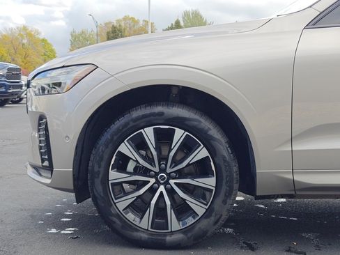 Used 2025 Volvo XC60 B5 Plus image 33