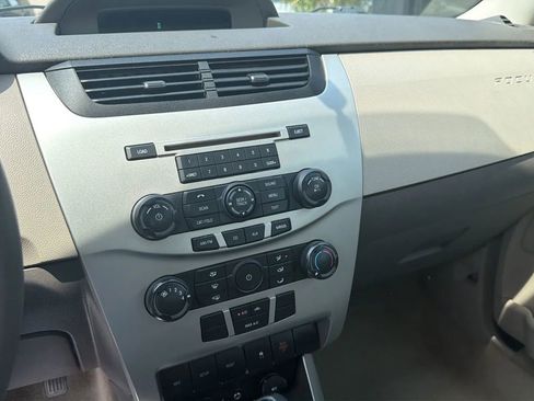 Used 2011 Ford Focus SE FWD image 14