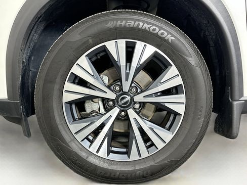 Used 2023 Nissan Rogue SV w/ SV Premium Package image 11