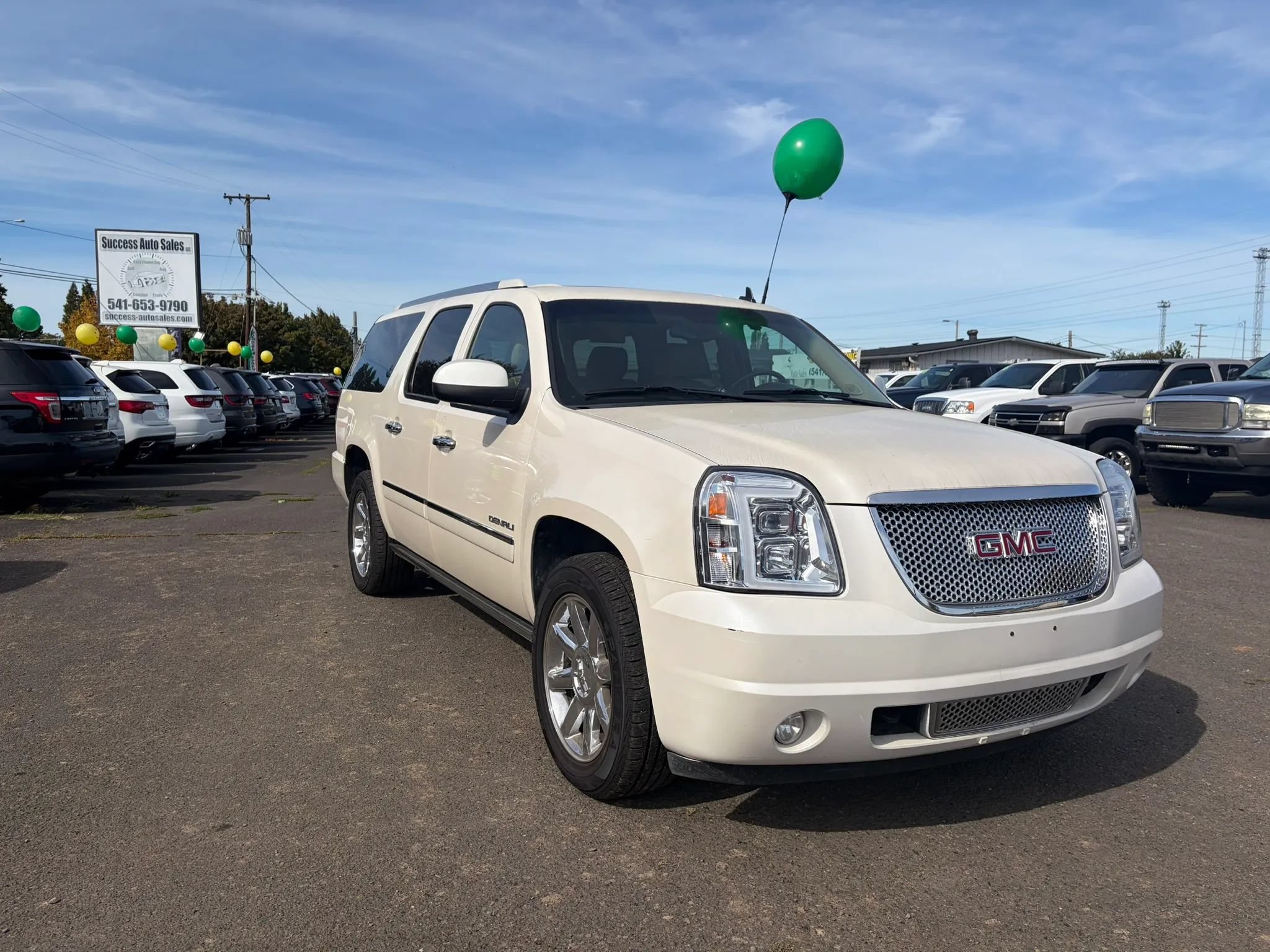 Used 2012 GMC Yukon XL Denali AWD/4WD image 1
