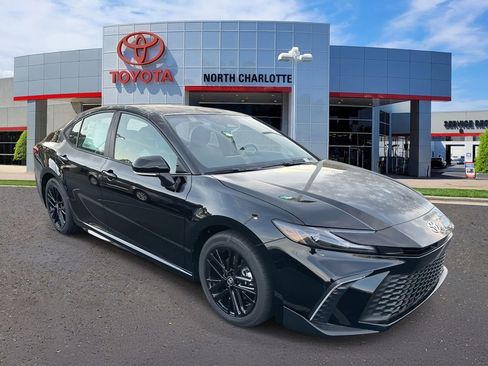 New 2026 Toyota Camry SE image 1