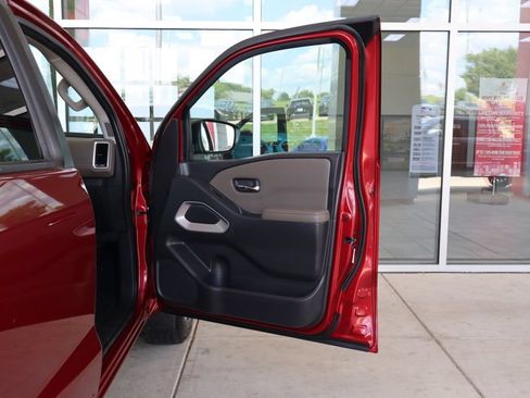 Used 2022 Nissan Frontier SV w/ Technology Package RWD image 36