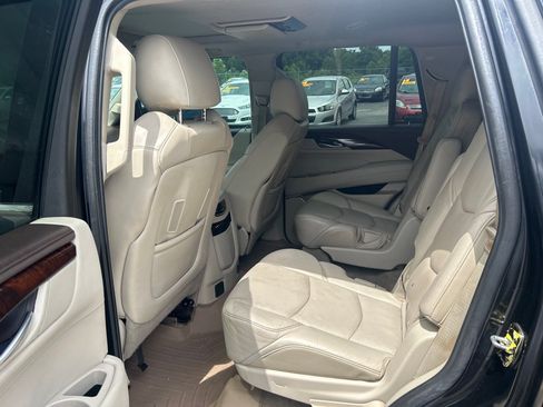 Used 2015 Cadillac Escalade Luxury AWD/4WD image 10