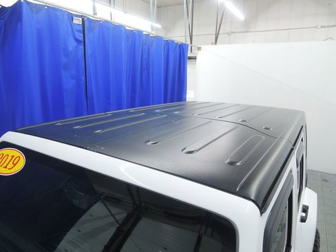 Used 2018 Jeep Wrangler Unlimited Sahara w/ Connectivity Group image 5