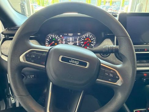 Used 2025 Jeep Compass Sport AWD/4WD image 5
