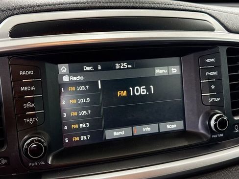 Used 2020 Kia Sorento LX image 15