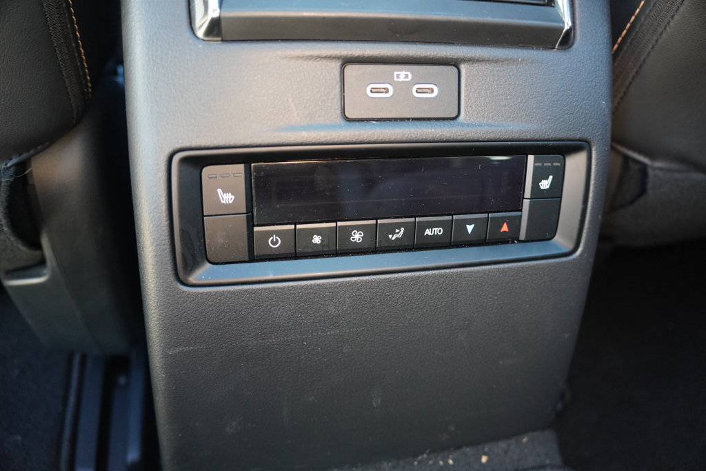 Used 2024 MAZDA CX-90 Plug-In Hybrid w/ Premium Plus AWD/4WD image 4