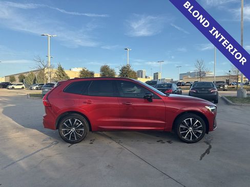 Certified 2023 Volvo XC60 B5 Plus w/ Climate Package image 4