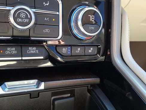 Used 2021 GMC Yukon Denali w/ Denali Premium Package AWD/4WD image 26