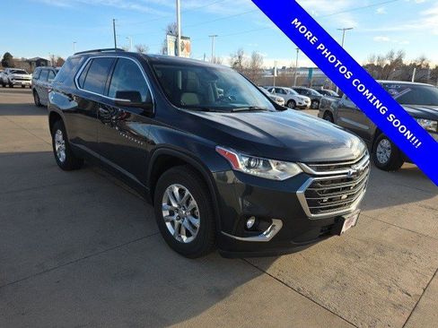 Used 2021 Chevrolet Traverse LT image 3