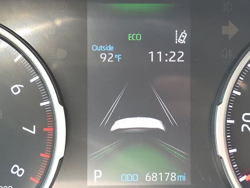 Used 2019 Toyota RAV4 XLE Premium FWD image 17