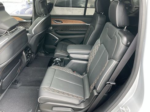 Used 2025 Jeep Grand Cherokee L Summit AWD/4WD image 23