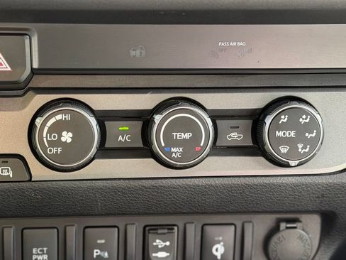 Used 2019 Toyota Tacoma TRD Sport w/ Technology Package AWD/4WD image 13