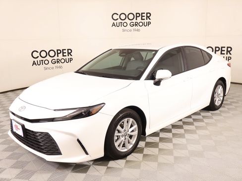 Used 2025 Toyota Camry LE w/ Convenience Package FWD image 9