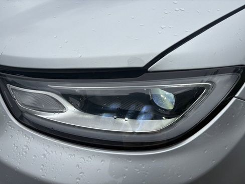 Certified 2024 Chrysler Pacifica Touring-L image 22