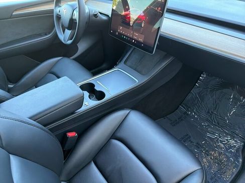 Used 2024 Tesla Model Y 2WD image 20