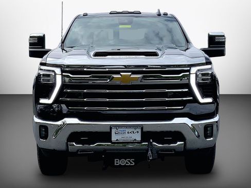 Used 2024 Chevrolet Silverado 2500 LTZ w/ LTZ Plus Package AWD/4WD image 5