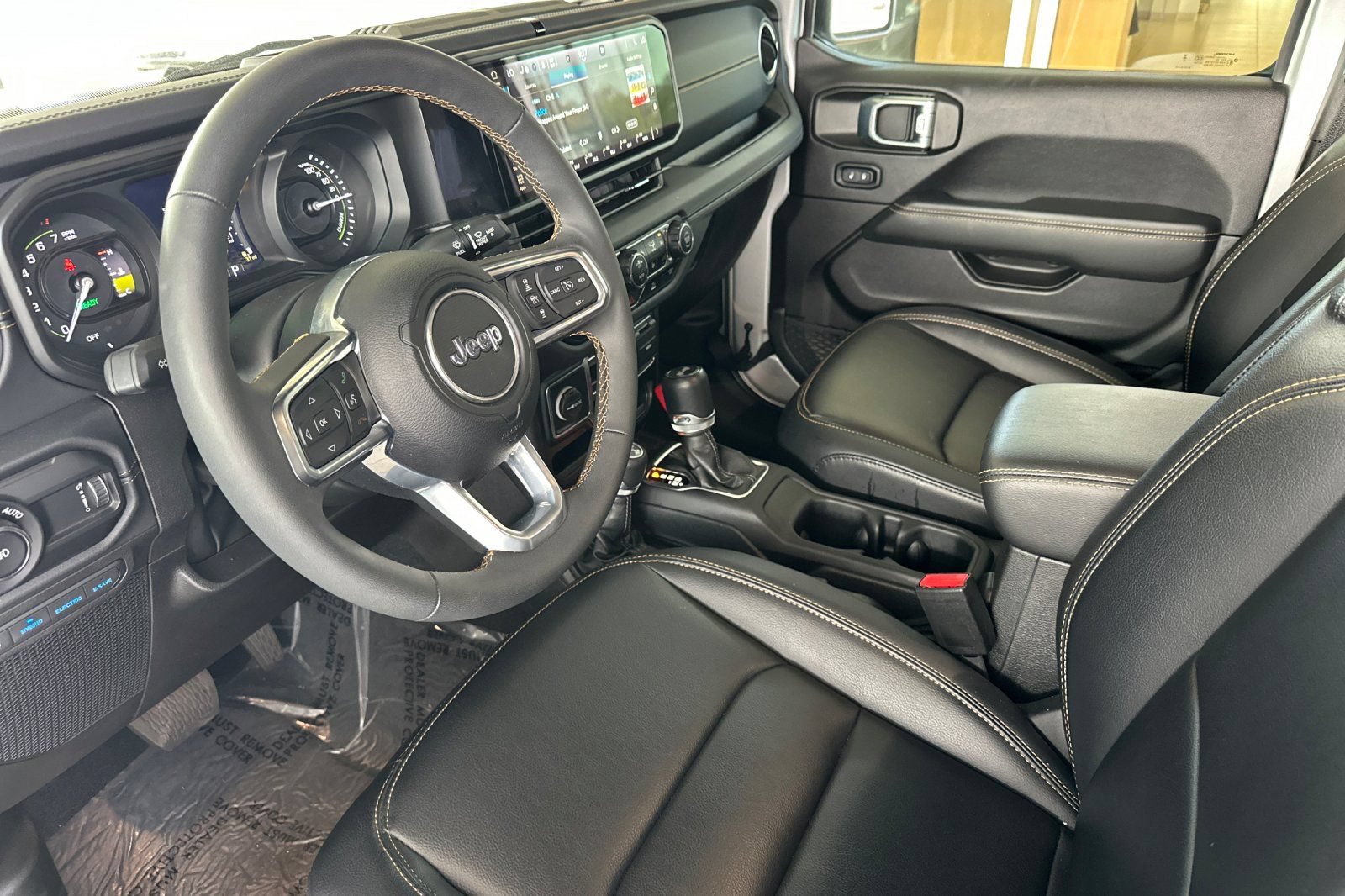 Used 2024 Jeep Wrangler Unlimited Sahara AWD/4WD image 9