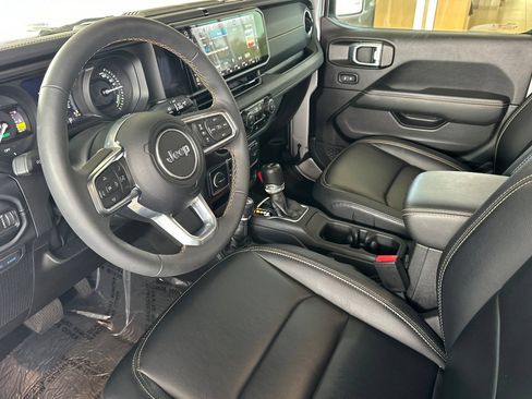 Used 2024 Jeep Wrangler Unlimited Sahara AWD/4WD image 9