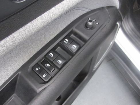 Used 2024 Jeep Compass Latitude image 27