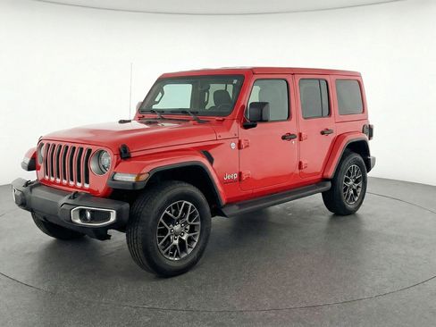 Used 2025 Jeep Wrangler Sahara image 3