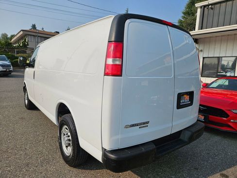 Used 2016 Chevrolet Express 2500 image 11