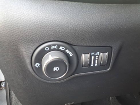 Used 2024 Jeep Compass Latitude AWD/4WD image 18