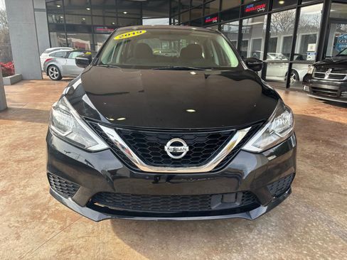 Used 2019 Nissan Sentra SV image 2