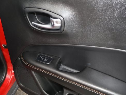 Used 2019 Jeep Compass Latitude w/ Popular Equipment Group image 16