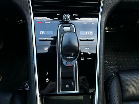 Used 2017 Porsche Panamera 4 image 9
