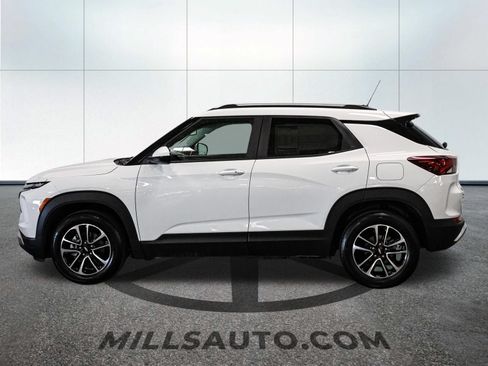 Used 2026 Chevrolet TrailBlazer LT w/ Convenience Package AWD/4WD image 3