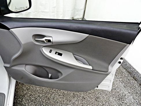 Used 2013 Toyota Corolla LE FWD image 11