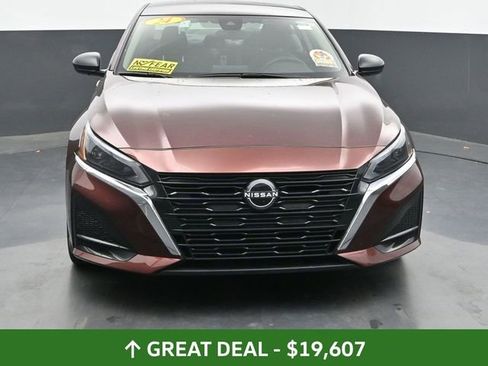 Used 2024 Nissan Altima 2.5 SV image 4