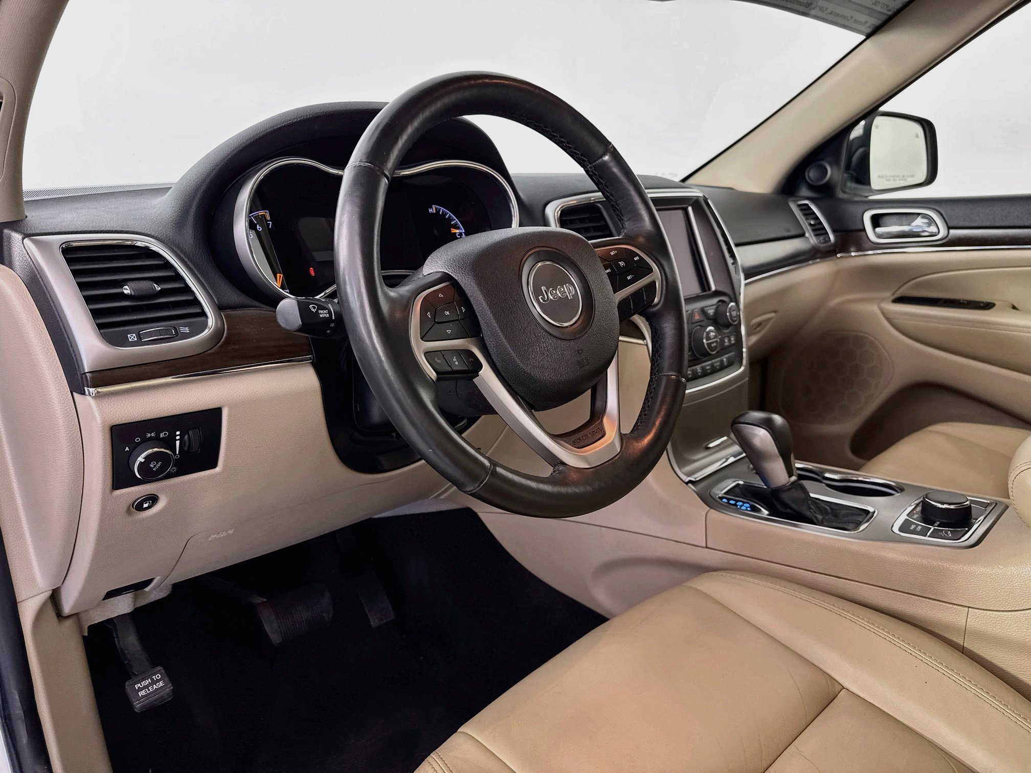 Used 2018 Jeep Grand Cherokee Limited AWD/4WD image 9