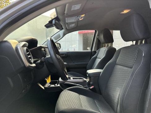 Used 2021 Toyota Tacoma SR5 w/ Trail Edition image 15