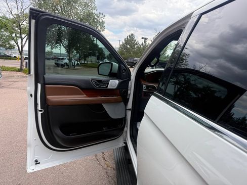 Certified 2024 Lincoln Navigator L Reserve AWD/4WD image 12