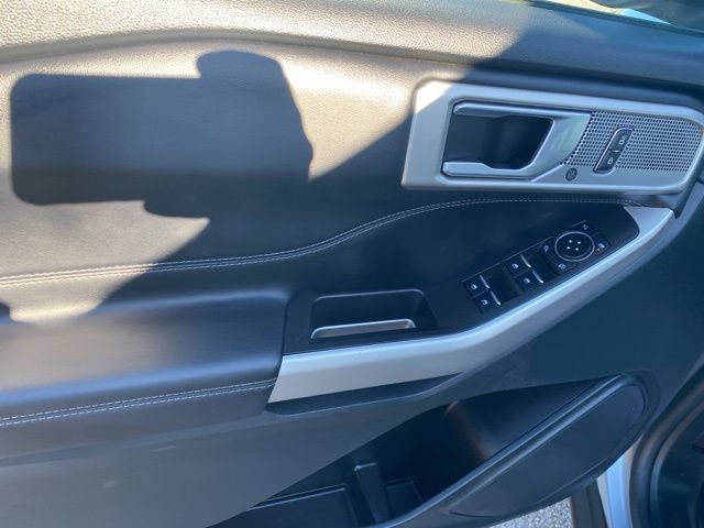 Used 2023 Ford Explorer Limited AWD/4WD image 17