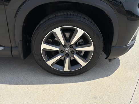 Used 2025 Honda Pilot Elite image 13