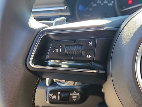 Used 2025 Porsche Macan image 19