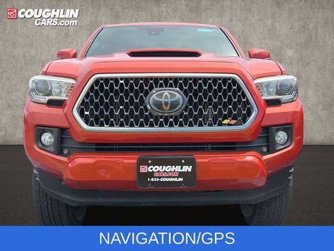 Used 2018 Toyota Tacoma TRD Sport AWD/4WD image 3