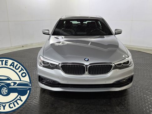 Used 2018 BMW 530i xDrive w/ Premium Package image 2