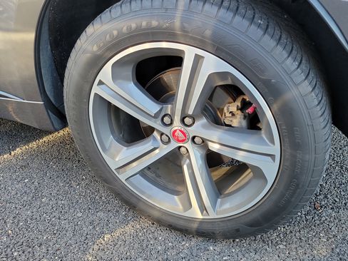 Used 2018 Jaguar F-PACE R-Sport image 5