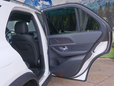 Used 2025 Mercedes-Benz GLE 450e 4MATIC image 35