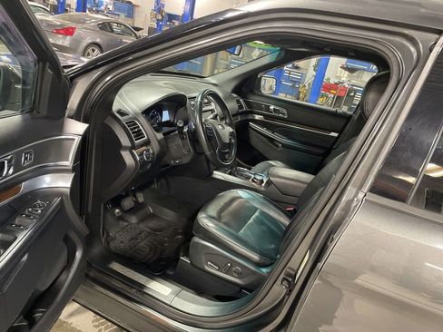 Used 2017 Ford Explorer Limited w/ Equipment Group 301A AWD/4WD image 23