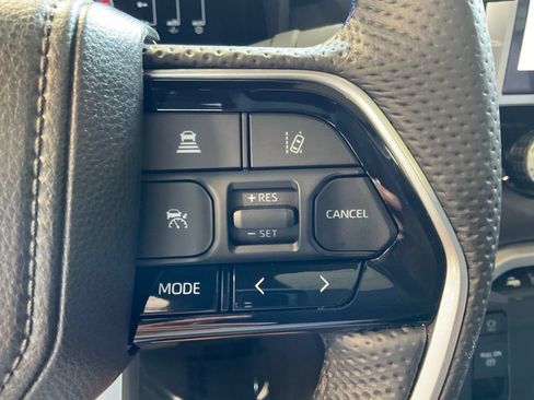 Used 2025 Toyota Tundra Platinum AWD/4WD image 13