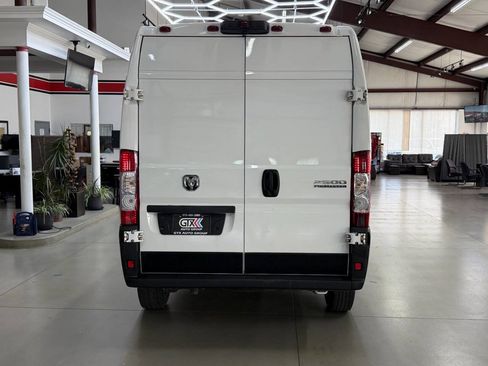 Used 2025 RAM ProMaster 2500 w/ Convenience Group FWD image 3