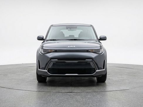 Used 2025 Kia Soul LX w/ LX Technology Package image 2
