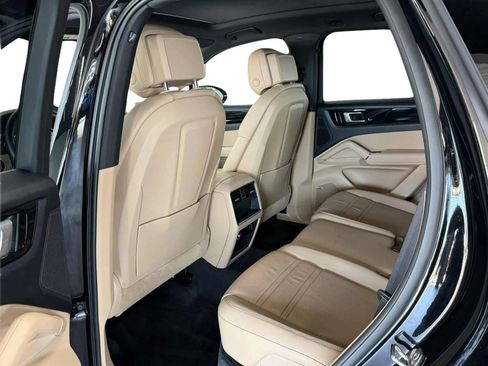 Used 2019 Porsche Cayenne S image 15