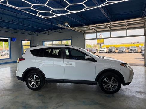 Used 2018 Toyota RAV4 XLE FWD image 2