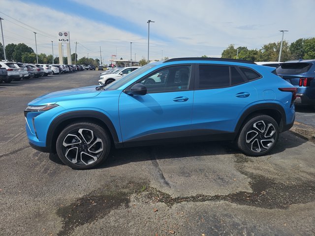Used 2025 Chevrolet Trax RS w/ Sunroof Package FWD image 6